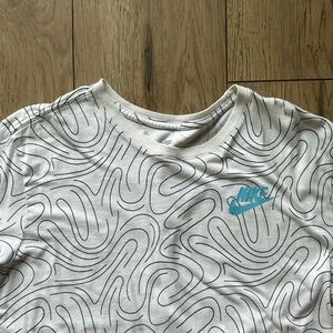 Nike Old School Logo White and Black Line Design T-Shirt Men’s Large